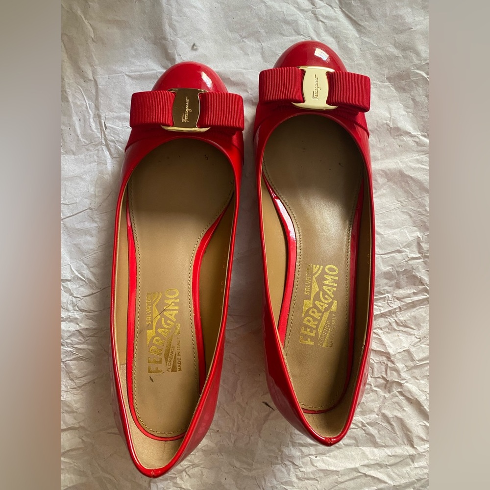 Ferragamo Vara Bow pump shoe Size 8